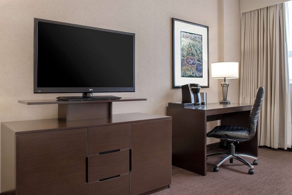 Ramada Plaza by Wyndham Calgary Downtown Room, 2 Double Beds, Non Smoking 6