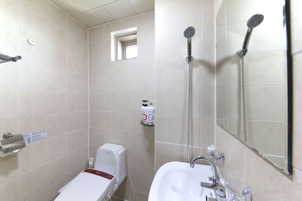 K- Grand Hostel Dongdaemun Standard Double Room 6