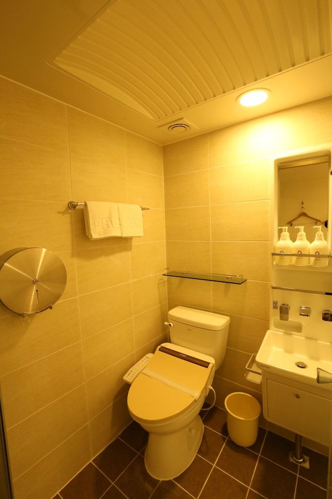 TRIPSTAY Myeongdong Economy Twin Room 4