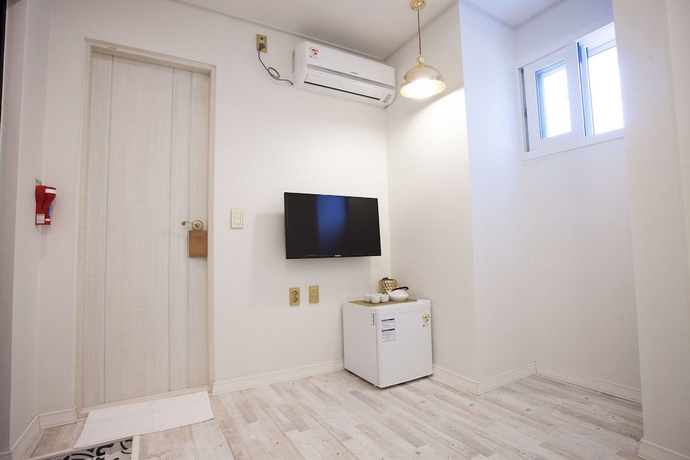 Daemyung Guesthouse Room 303 6