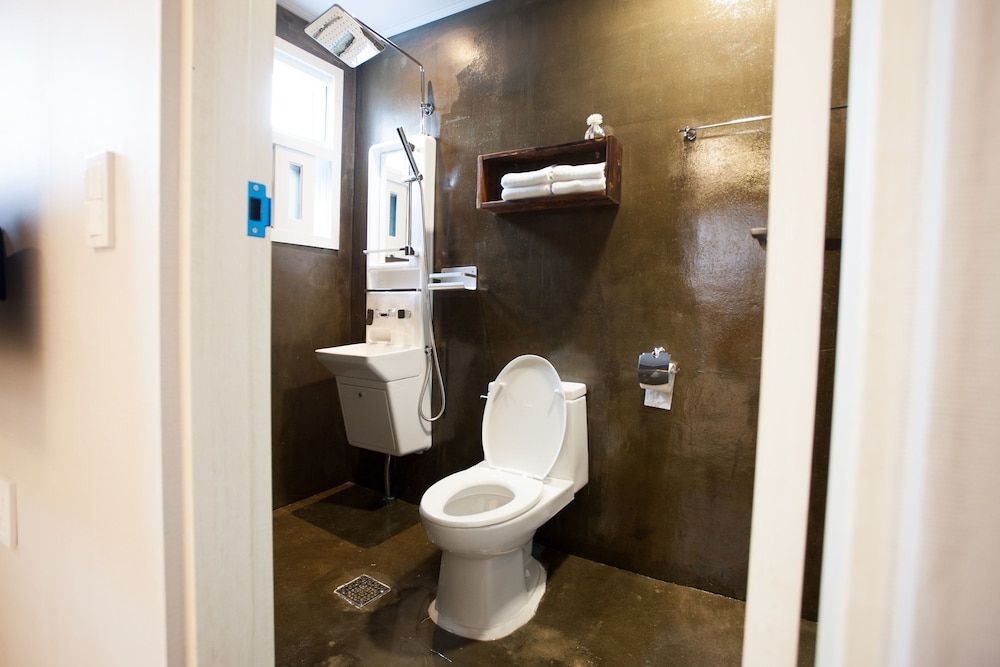 Daemyung Guesthouse Room 202 4