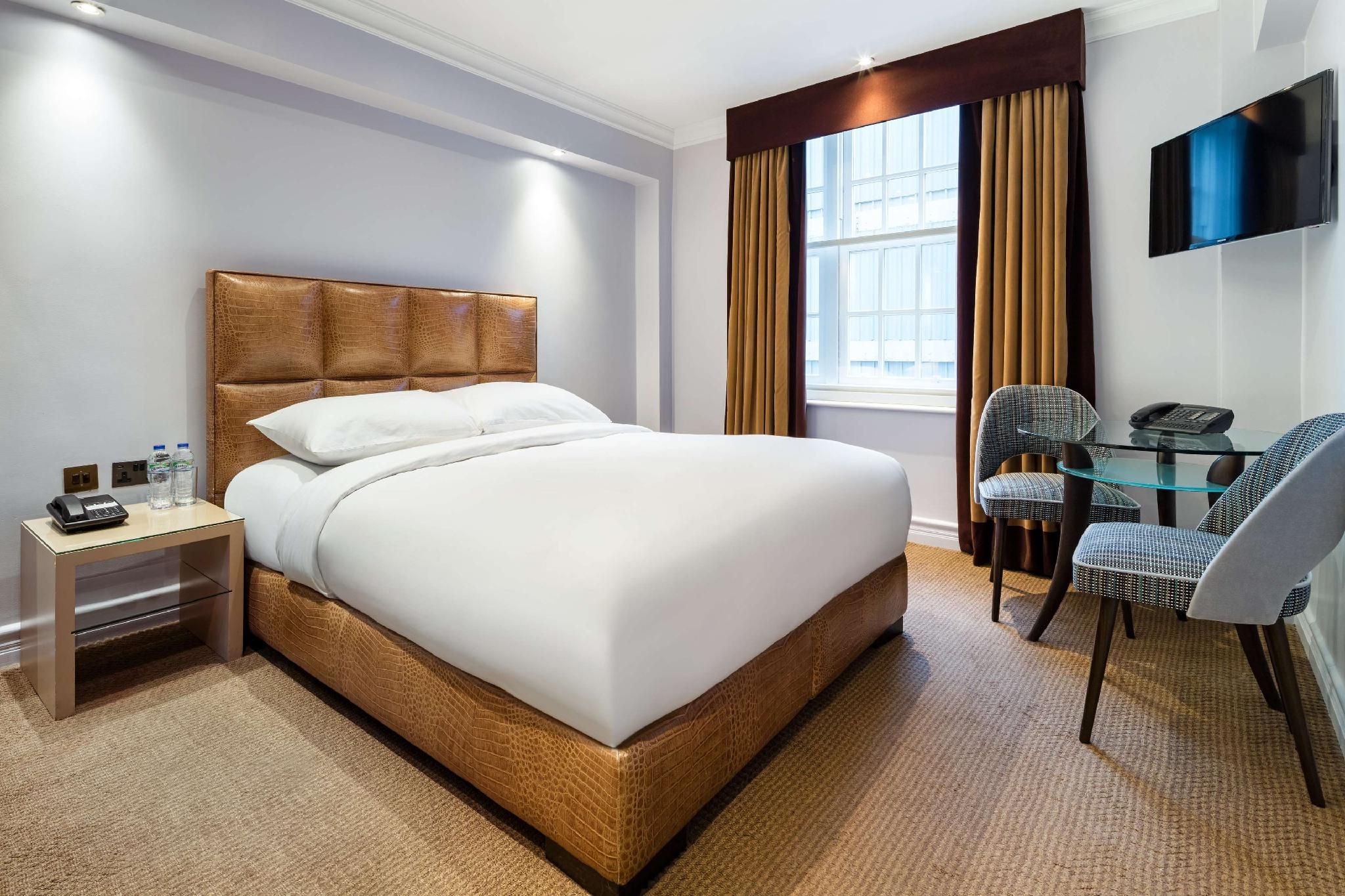 Radisson Blu Hotel, London Bond Street Standard Double / Twin Room
