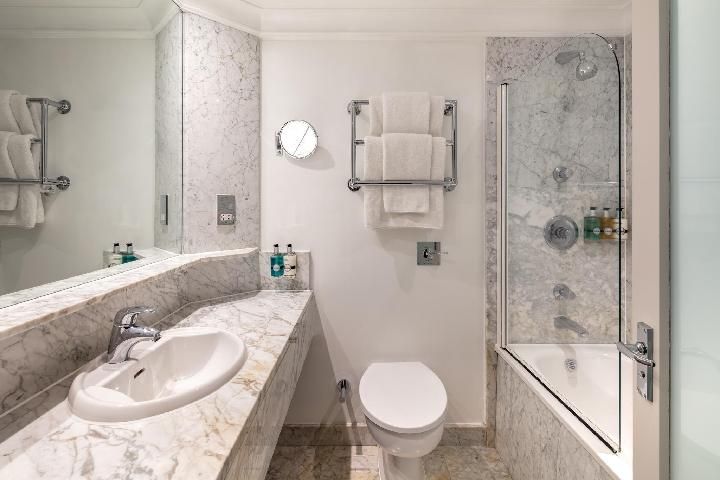 undefined Radisson Blu Hotel, London Euston Square 5