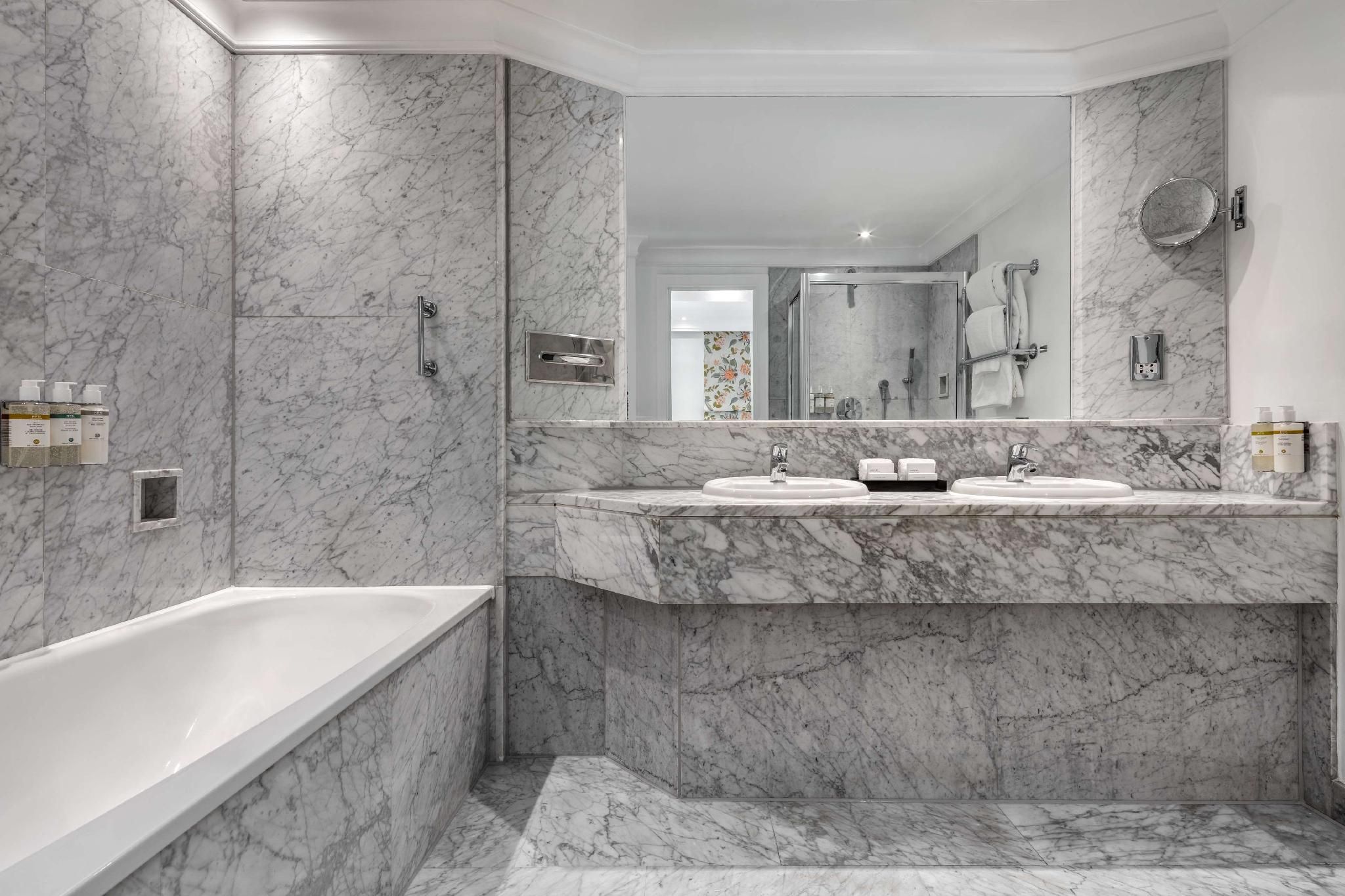 undefined Radisson Blu Hotel, London Euston Square 9