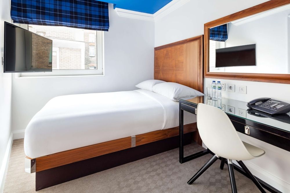 undefined Radisson Blu Hotel, London Tottenham Court Road 7