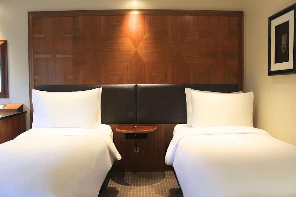 Radisson Blu Hotel, London Tottenham Court Road Standard Twin Room 3