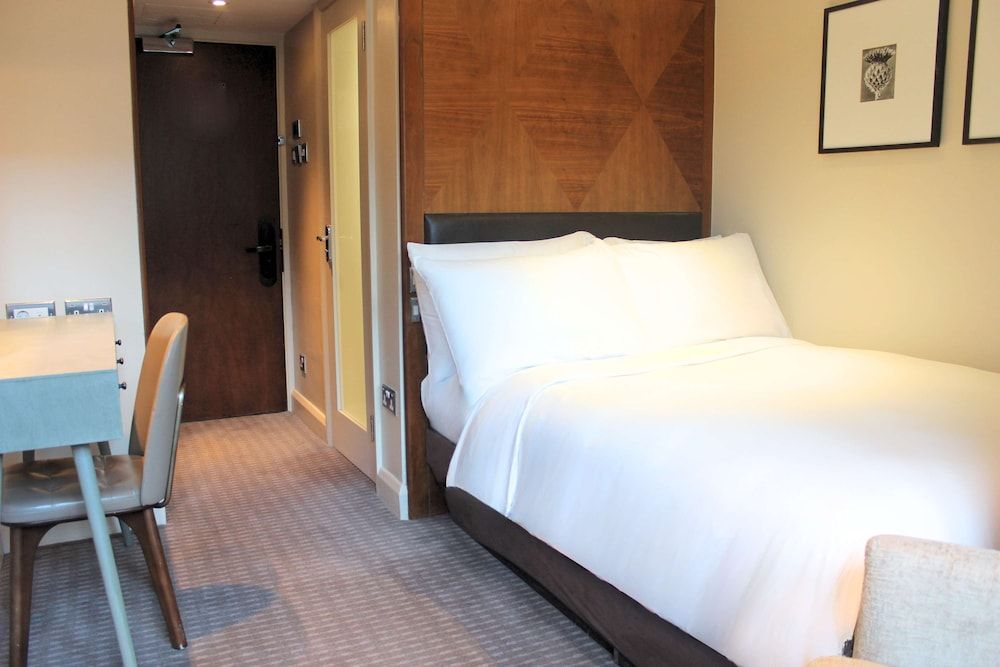 undefined Radisson Blu Hotel, London Tottenham Court Road 9