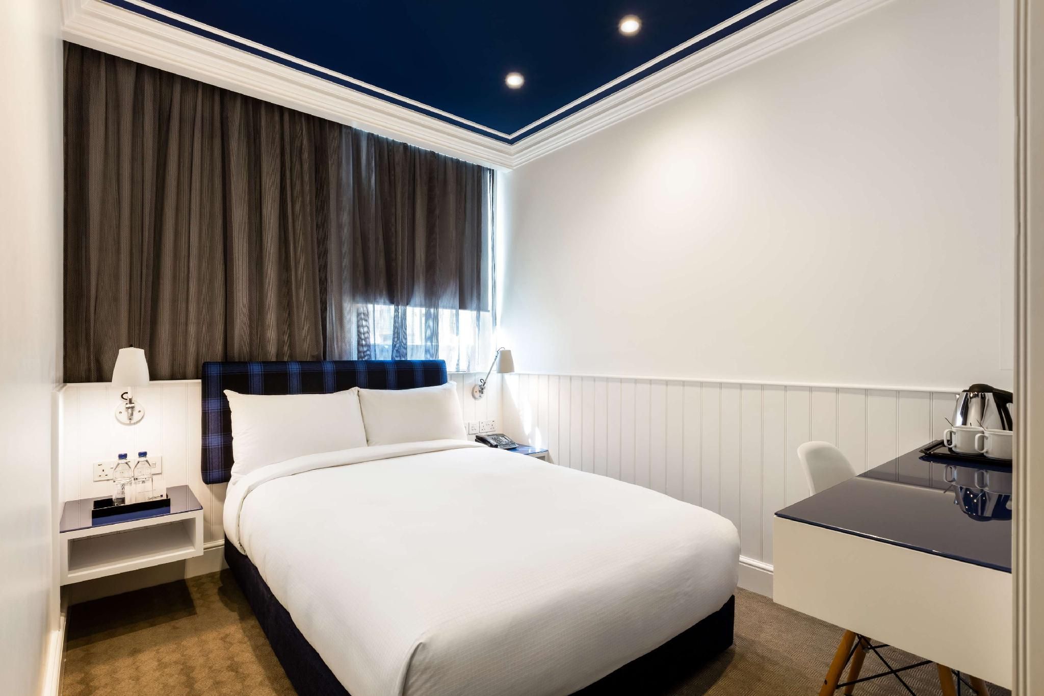 Radisson Blu Hotel, London Tottenham Court Road Standard Double / Twin Room