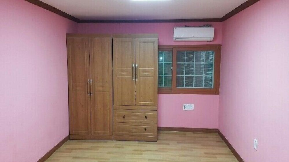 Sirak Pension Room (Shark) 2