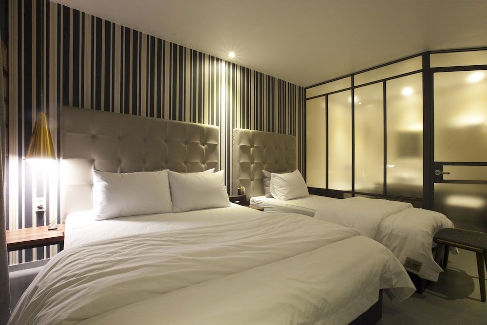 Brown Dot Hotel Twin Room 9