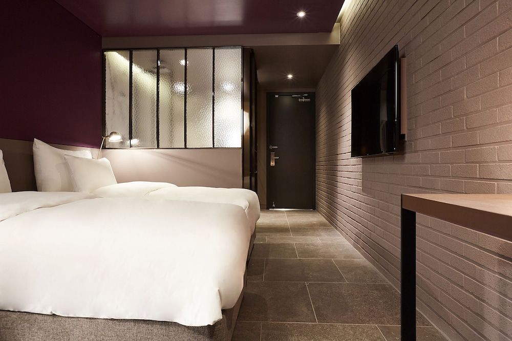 9 Brick Hotel Superior Twin Room