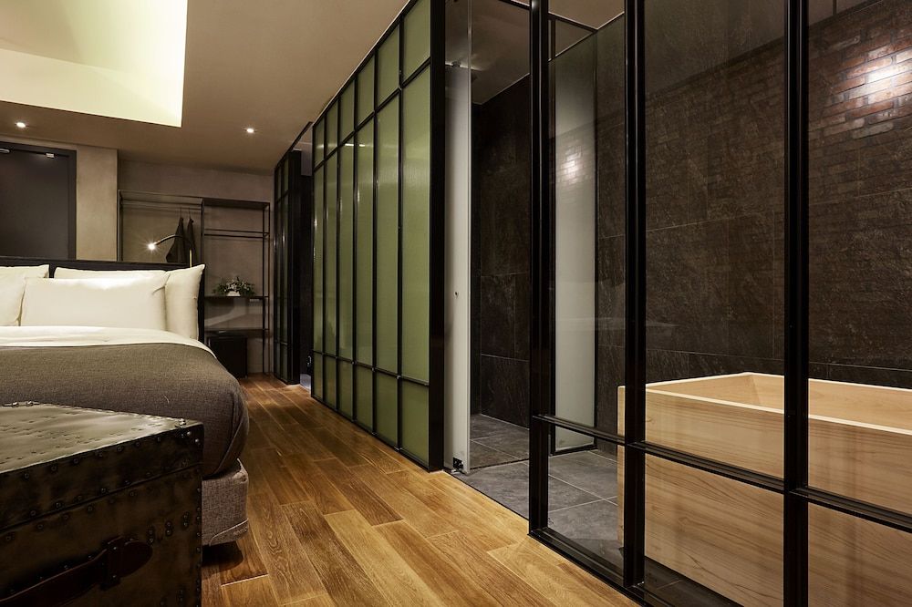 9 Brick Hotel Deluxe Double Room, City View 9