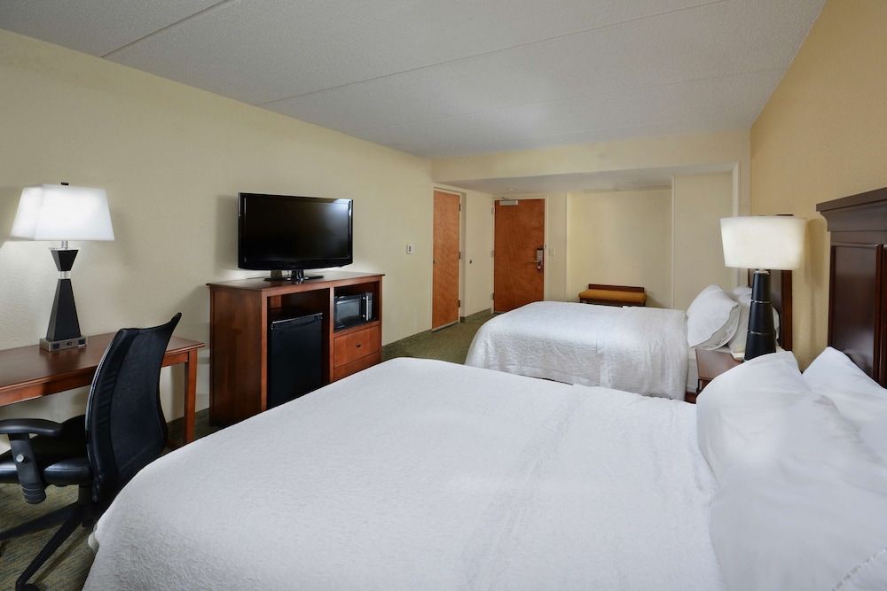 Room, 2 Queen Beds, Accessible (Mobility & Hearing, Roll-in Shower)