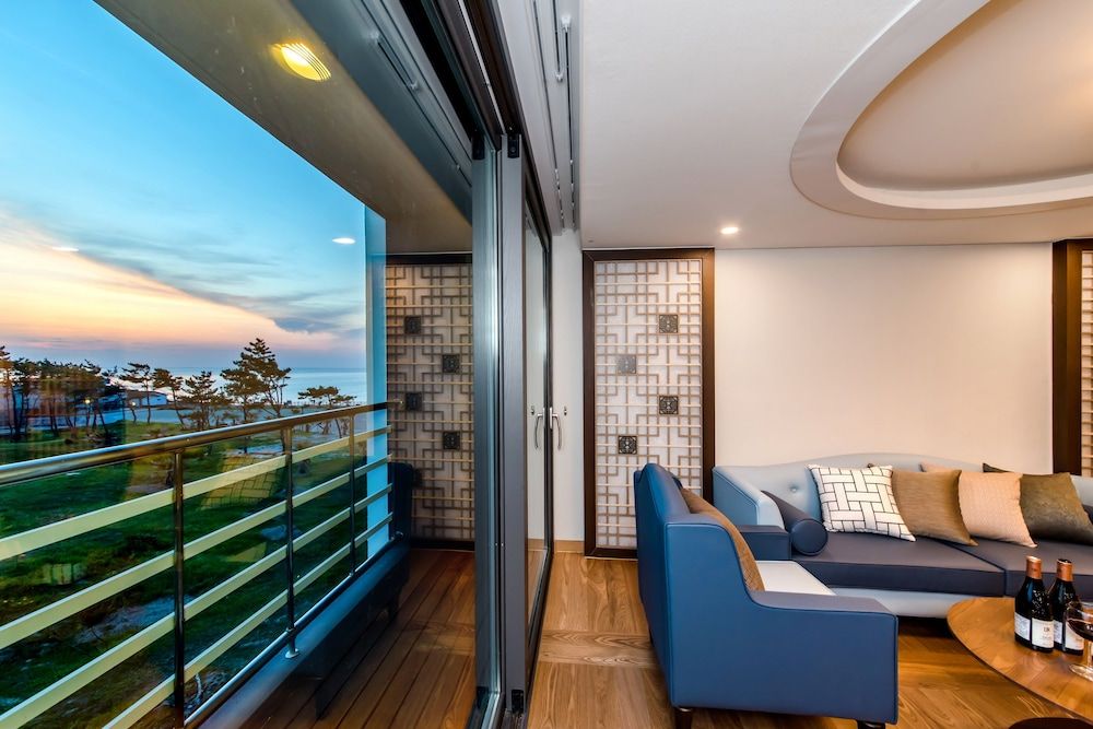 Jeju Marevo Beach Hotel Family Suite Twin, Side Ocean View 2