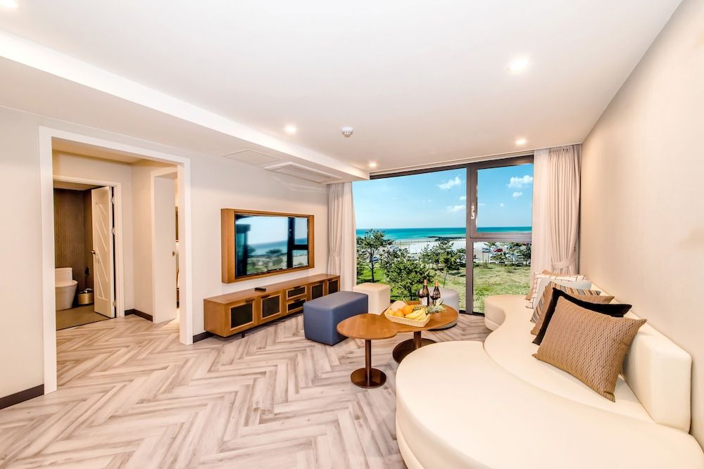 undefined Jeju Marevo Beach Hotel 4