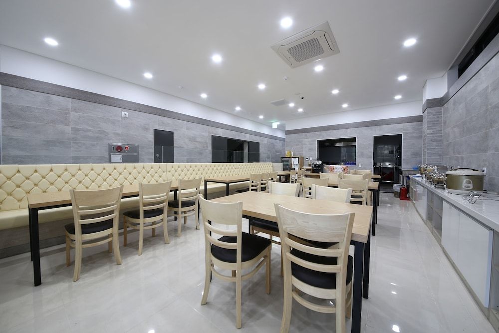 undefined Line Hotel 5