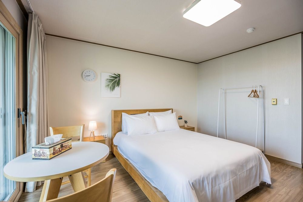 undefined Nadia Pension 9