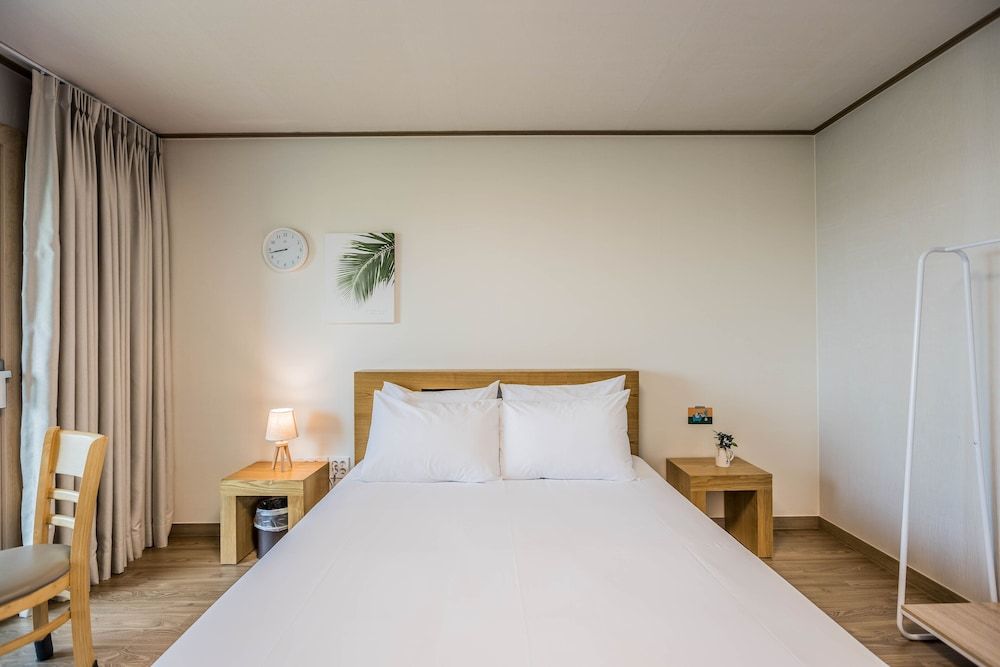 undefined Nadia Pension 10