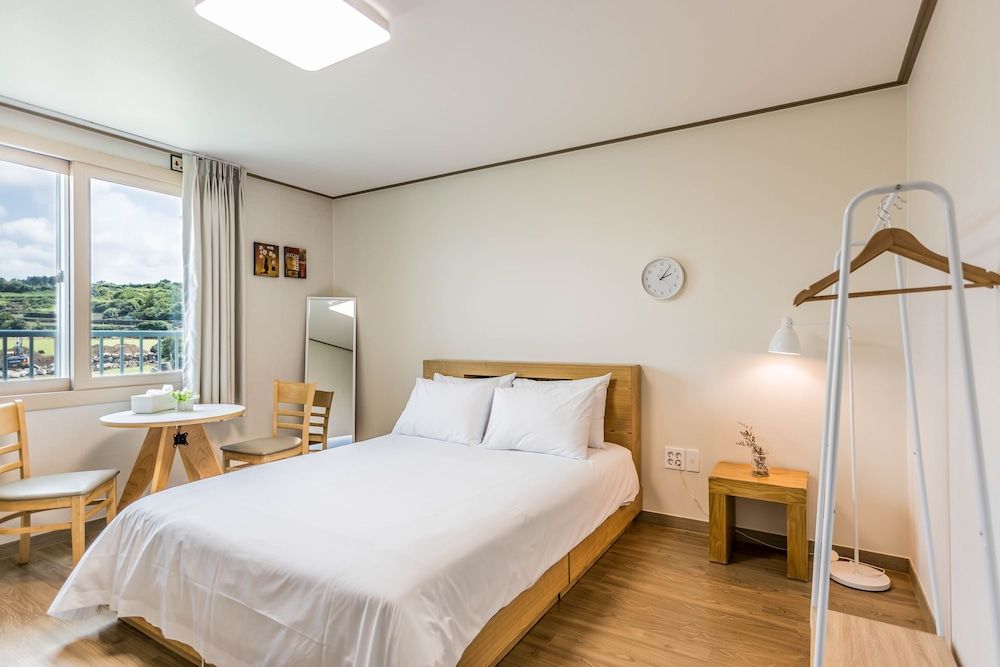 undefined Nadia Pension 4