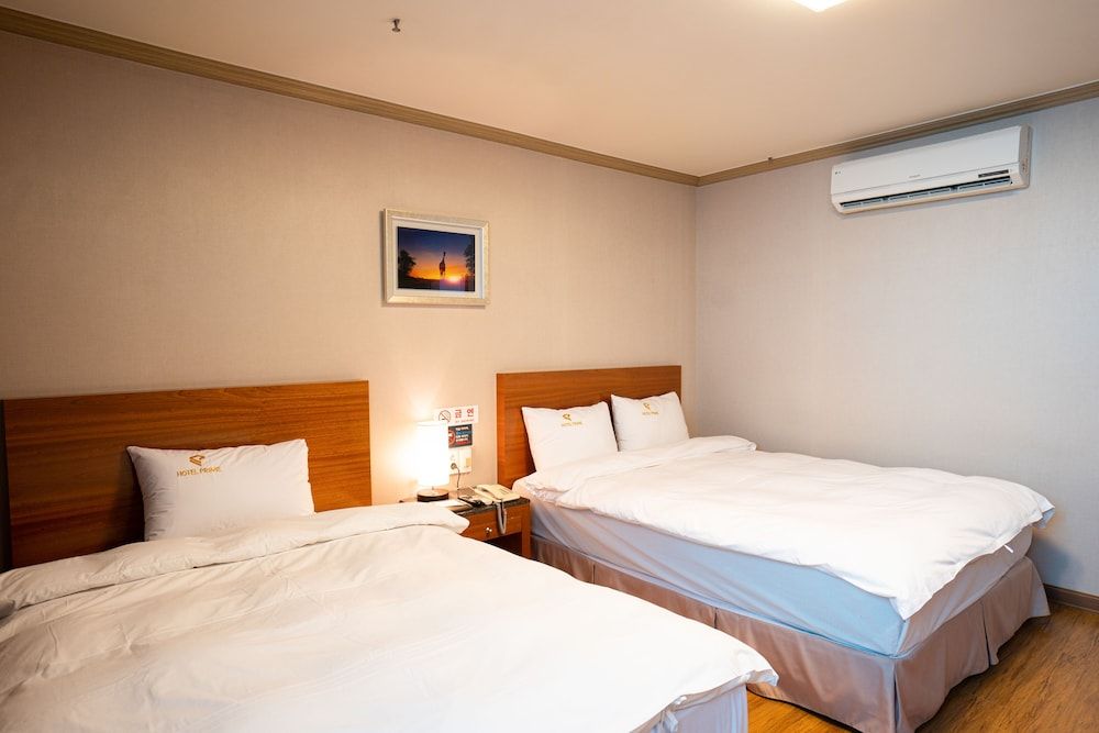Hotel Prime Changwon Deluxe Twin Room (Breakfast for 2, Free Netflix+Youtube) 3