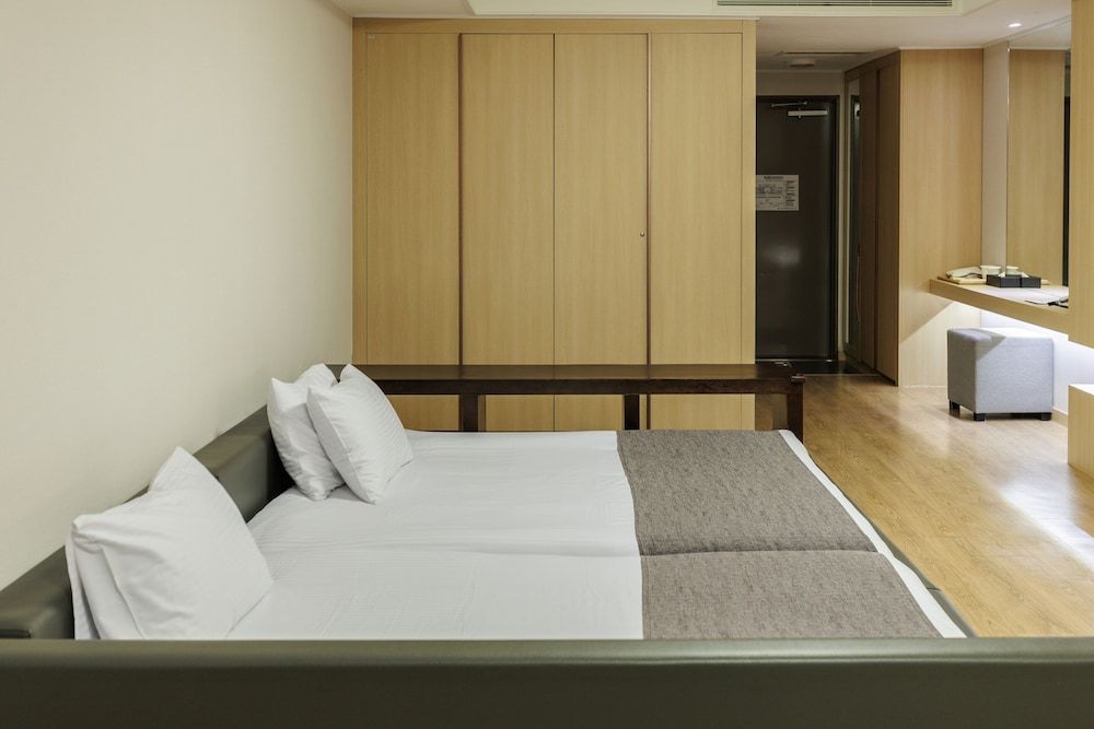 Luceville Family Room 2