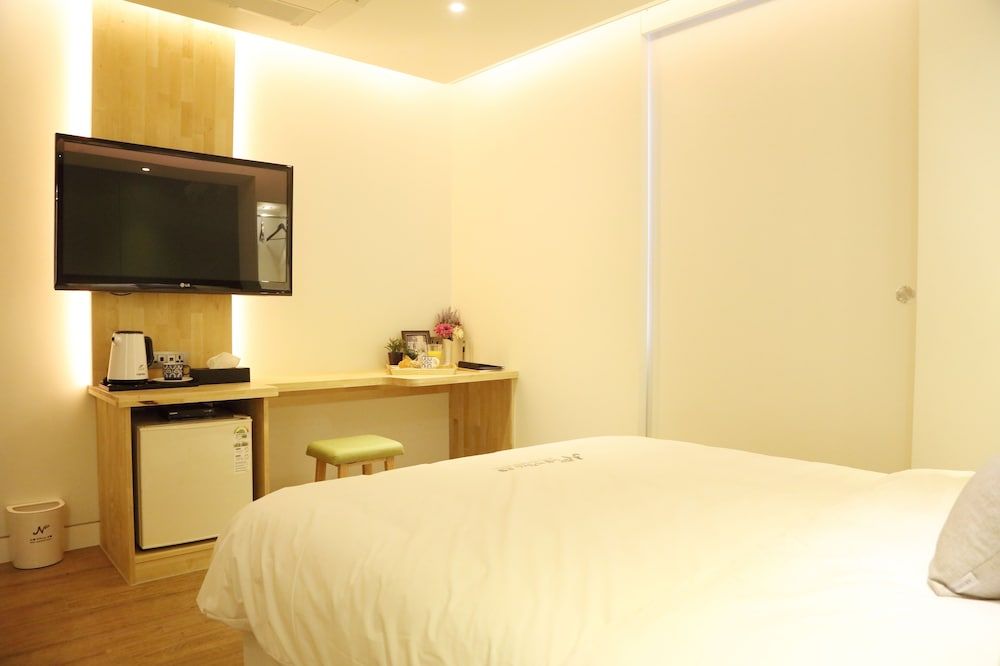 Noel Business Hotel Deluxe Double Room, 1 Bedroom 9