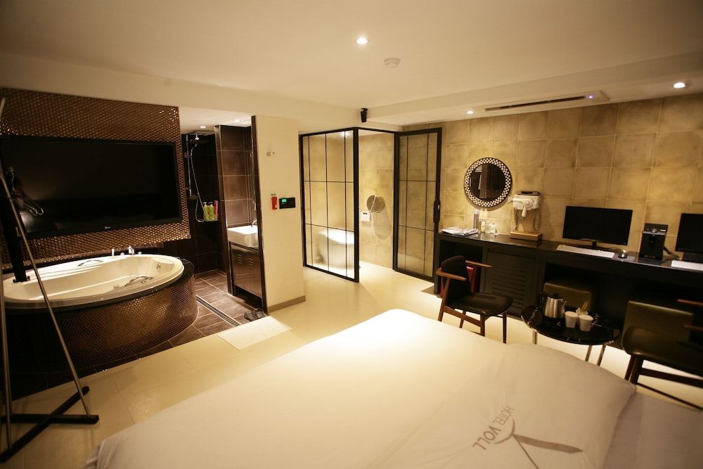 undefined Voll Hotel 8