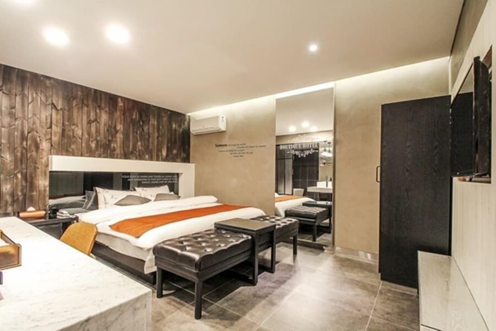 Hotel 2.4 Deluxe Double Room 2