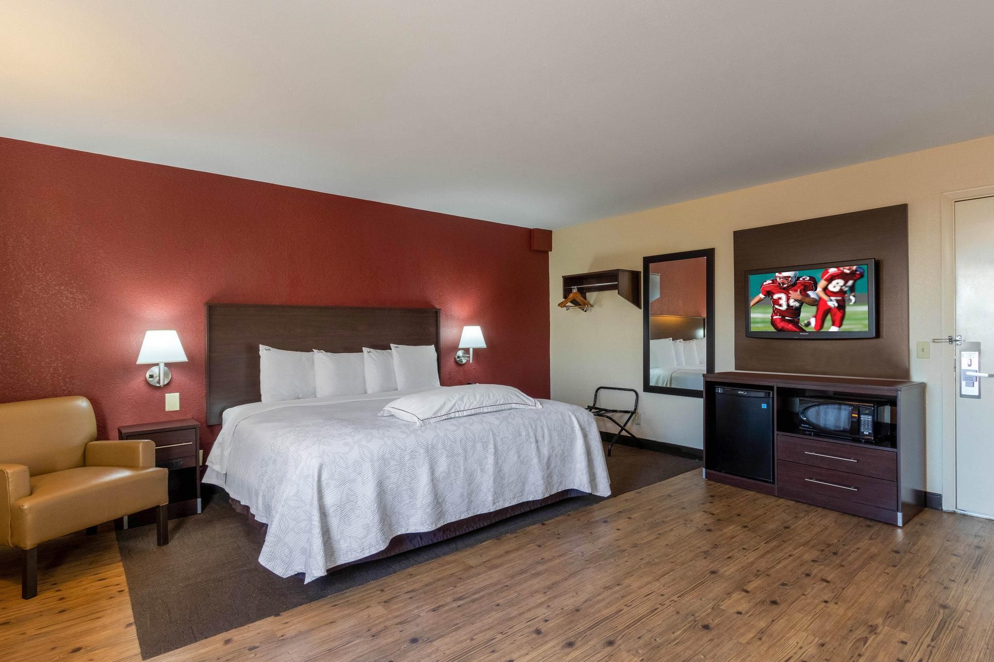 ADA Accessible Premium King Smoke Free (Upgraded Bedding & Snack)