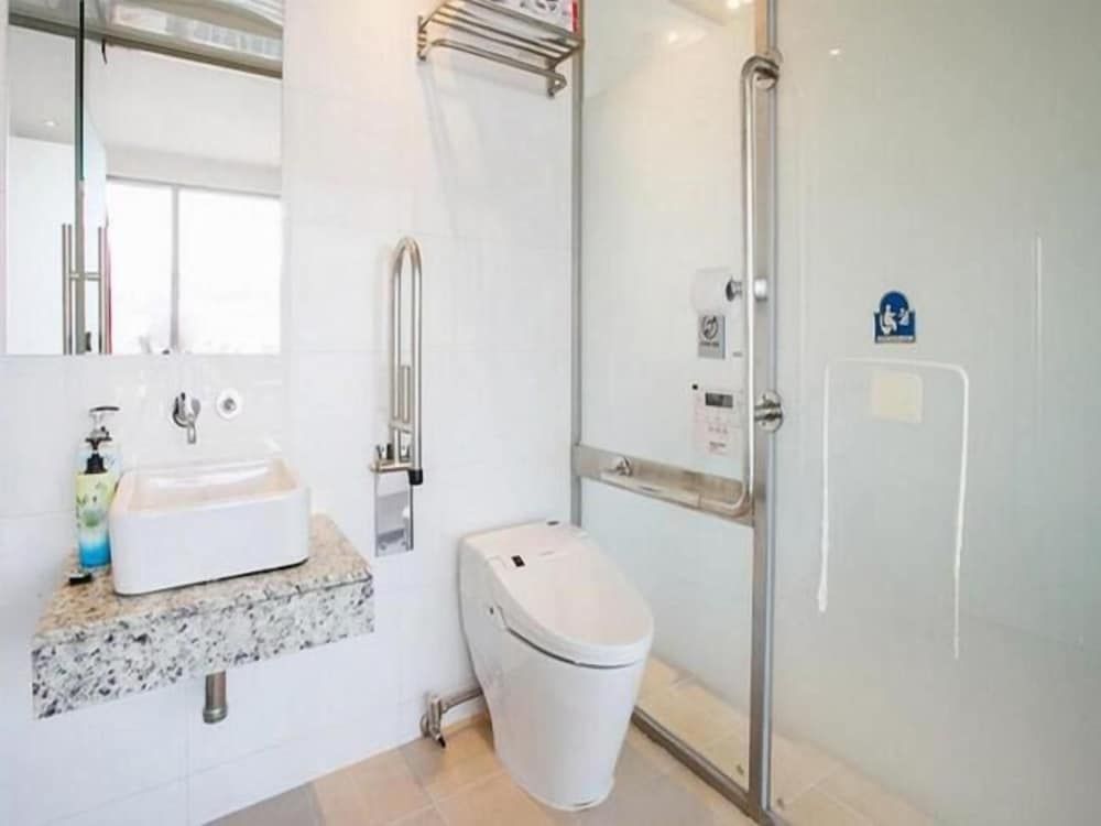 undefined Lavilla Hotel 9