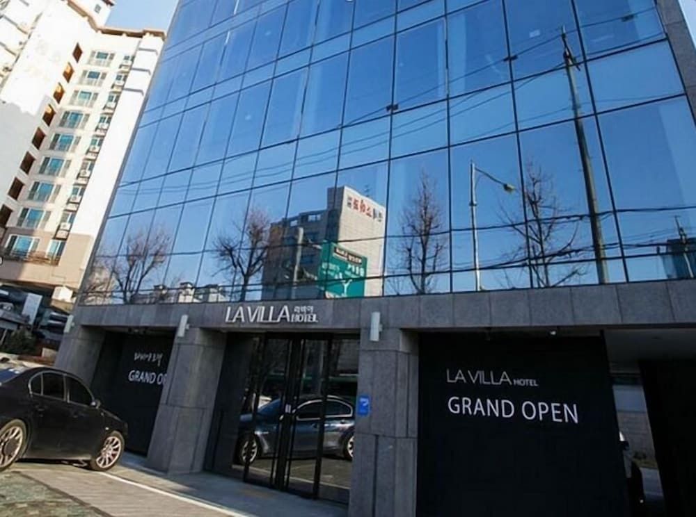 undefined Lavilla Hotel 2