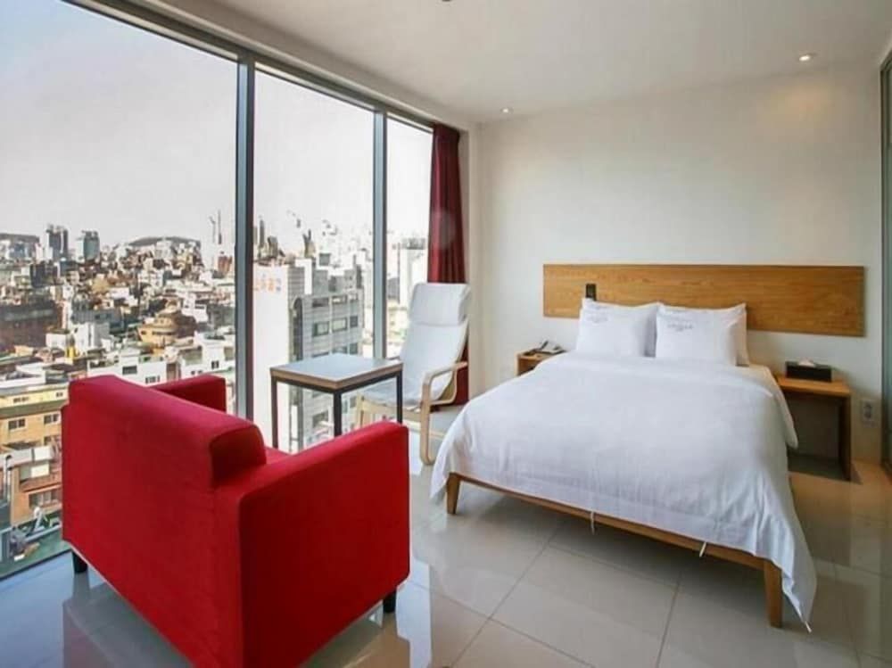 undefined Lavilla Hotel 6