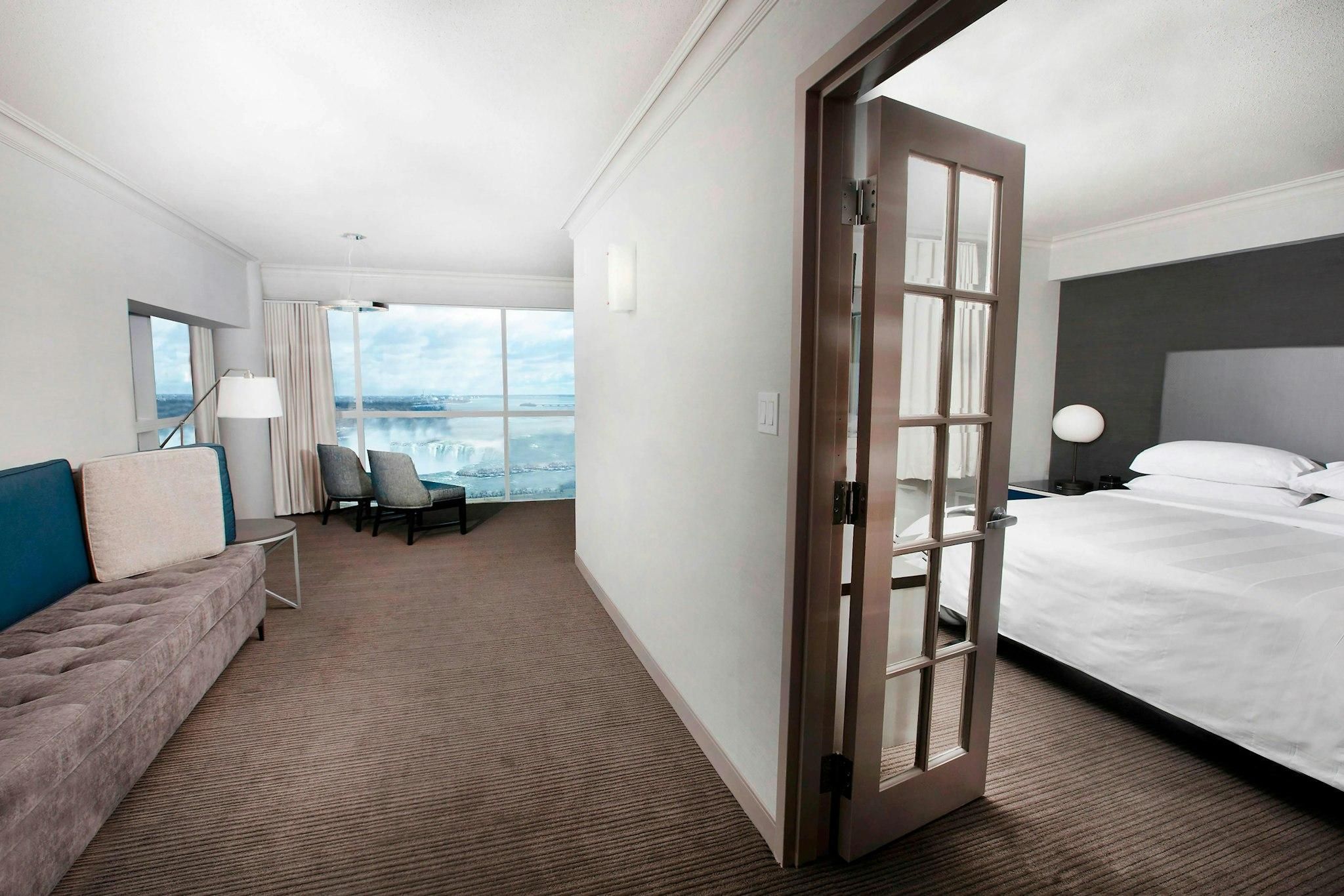 Jr. Presidential, 1 Bedroom Suite, 1 King, Sofa bed, Falls view, Whirlpool