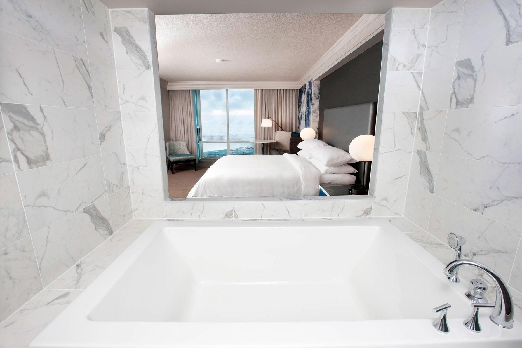 Premier King Fallsview, Guest room, 1 King, Falls view