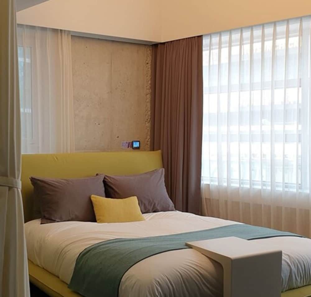Hotel COCOMO Double Room (King)