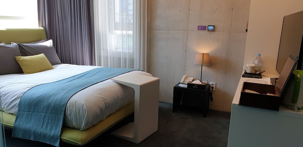 Hotel COCOMO Double Room (King) 8