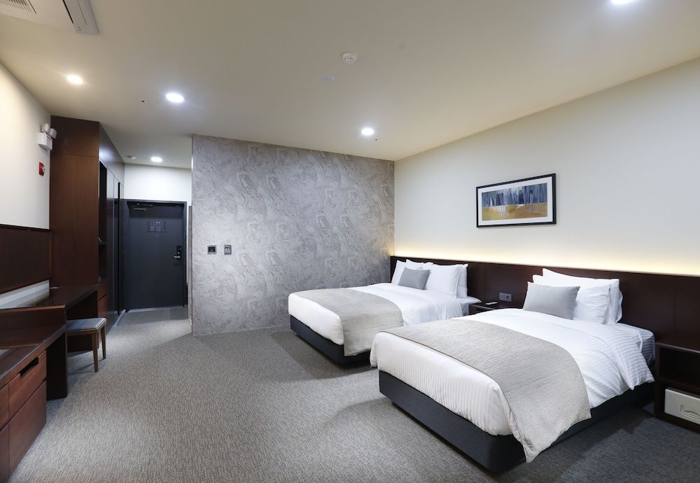Geosung Hotel Family Twin Room 4