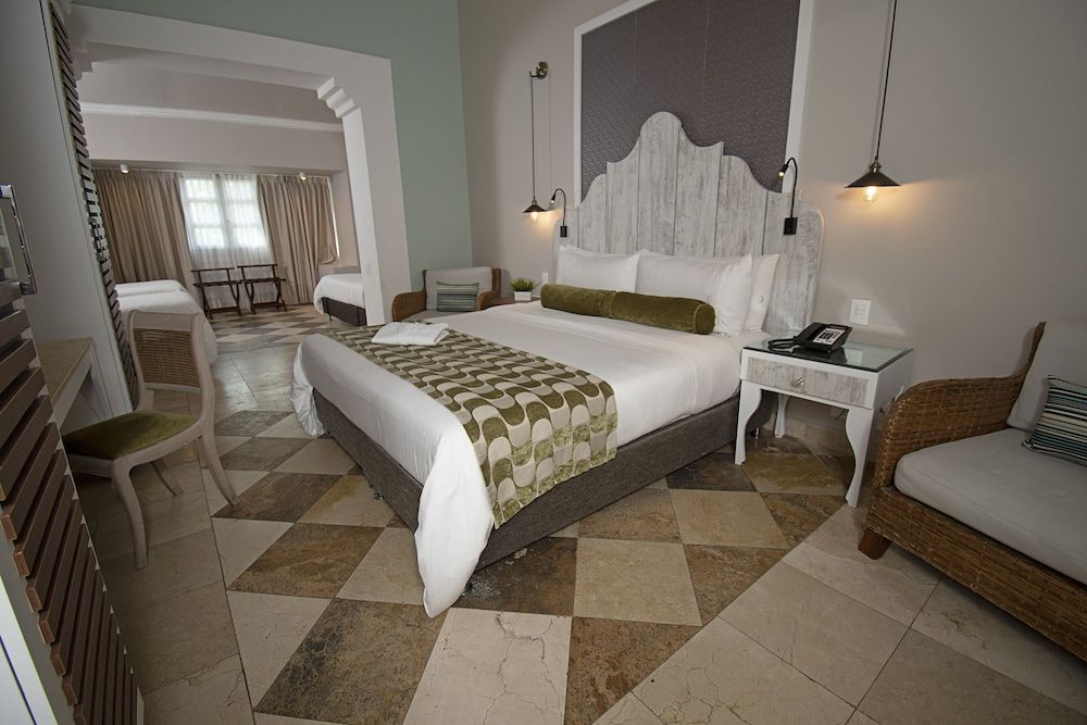 Family Room, Multiple Beds, Non Smoking