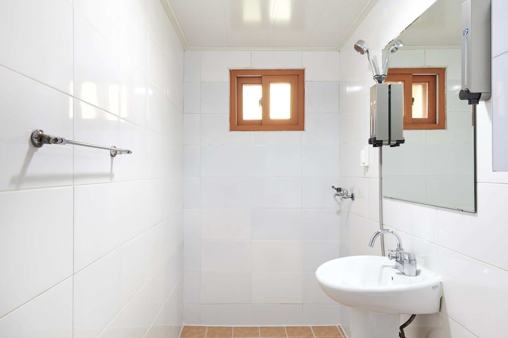 Jun Guest House - Hostel Family Quadruple Room, Multiple Beds, Private Bathroom (Foreigner Only) 15