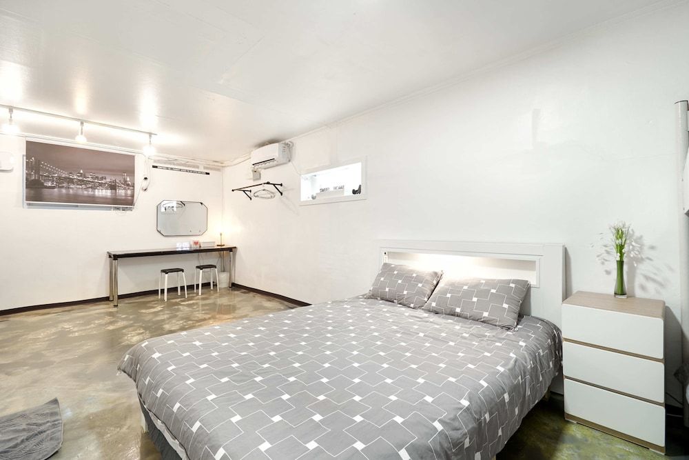 Jun Guest House - Hostel Family Quadruple Room, Multiple Beds, Private Bathroom (Foreigner Only) 2