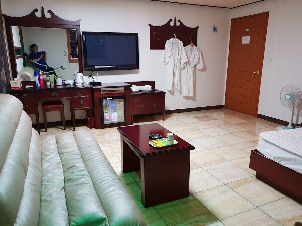 Plus Motel Standard Double Room 5