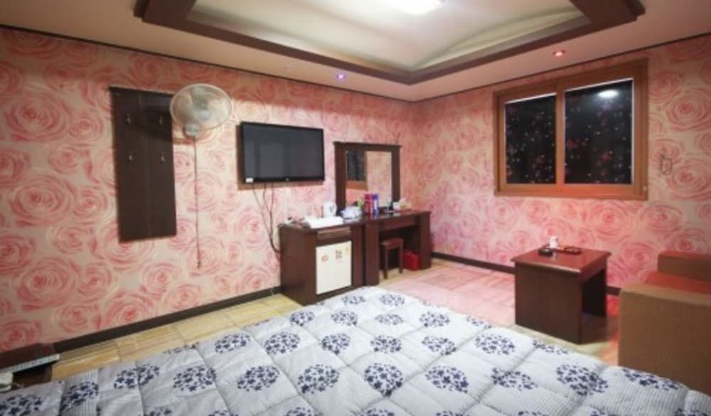 Plus Motel Standard Double Room 6