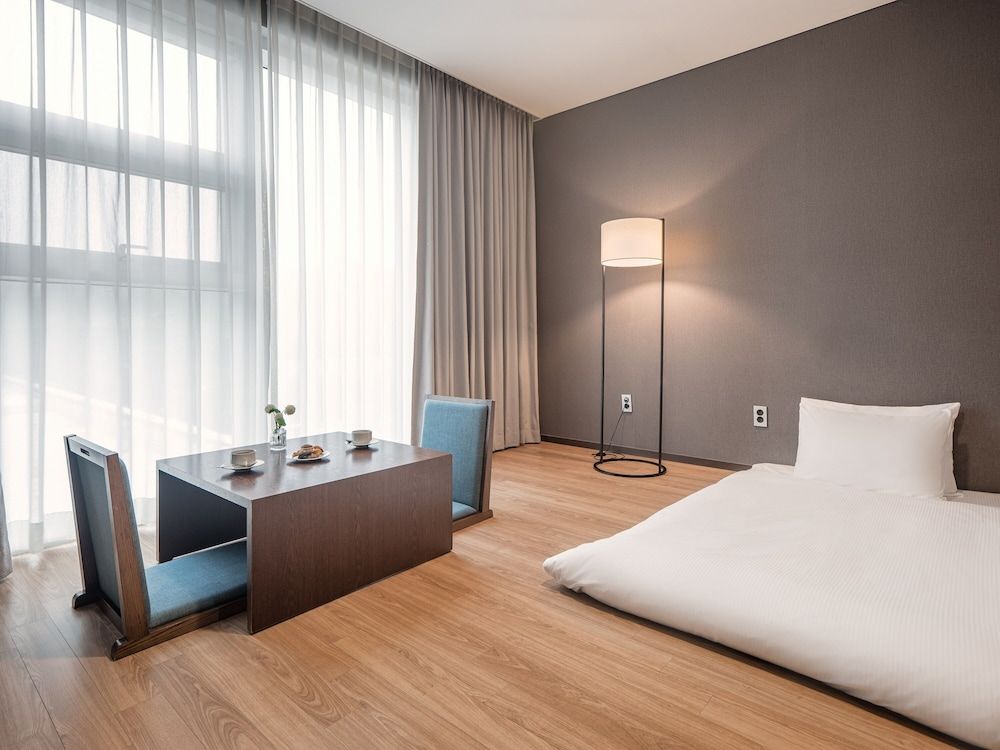 Hotel Tops 10 Deluxe Ondol (No View)