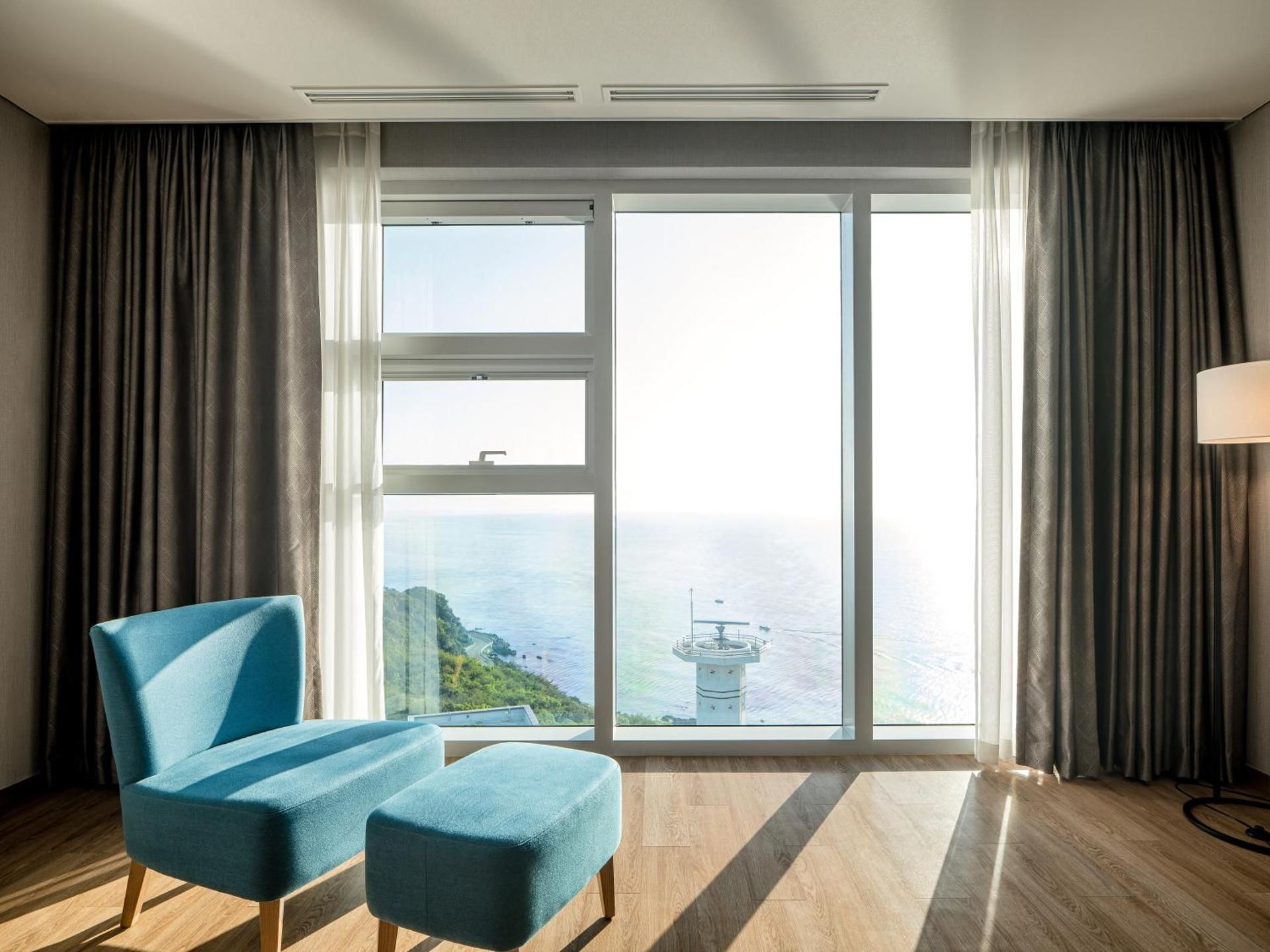 Super Junior Suite with Ocean View - Breakfast for 2