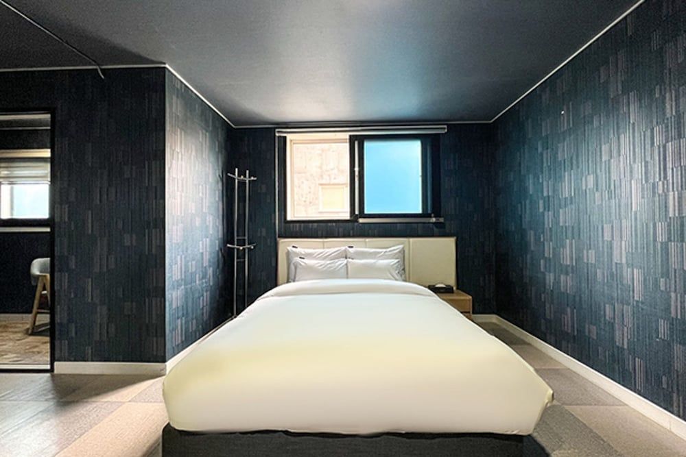 MALU Hotel Suwon Premium Room, City View (Balcony) 2