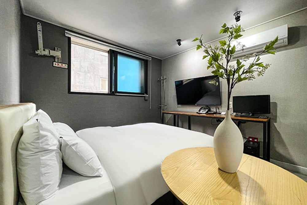 MALU Hotel Suwon Deluxe Double Room, City View 7