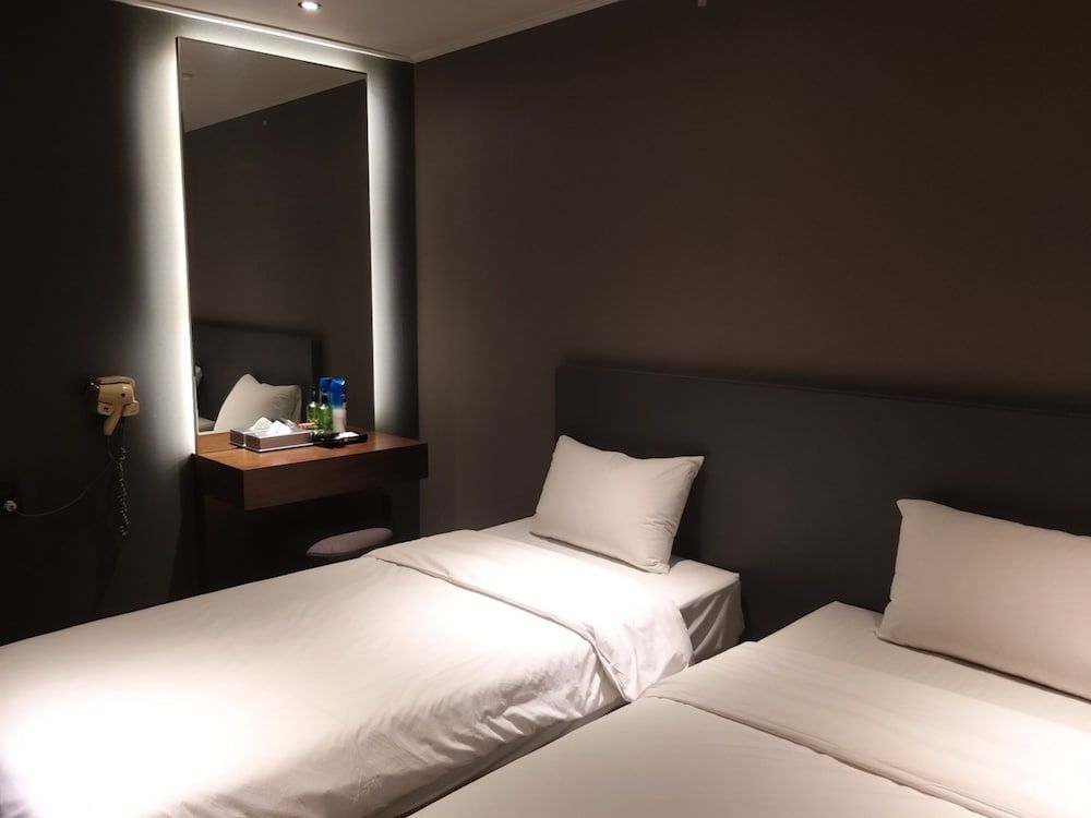 ON Smart Hotel Pet Room Twin bed 2