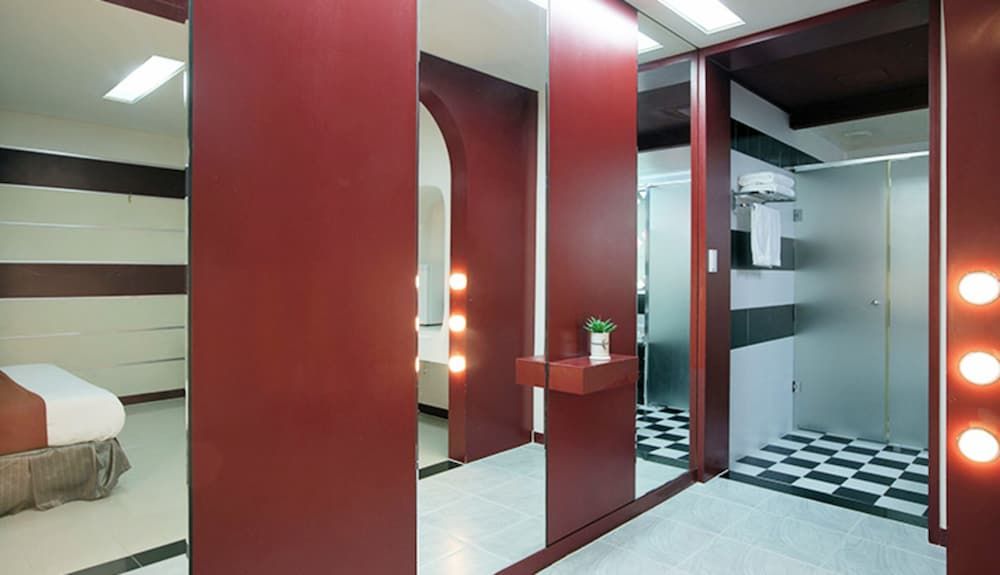 ON Smart Hotel Deluxe Double Room 3