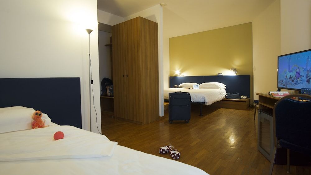 Hotel Mistral 2 Classic Triple Room, Multiple Beds, Non Smoking 2