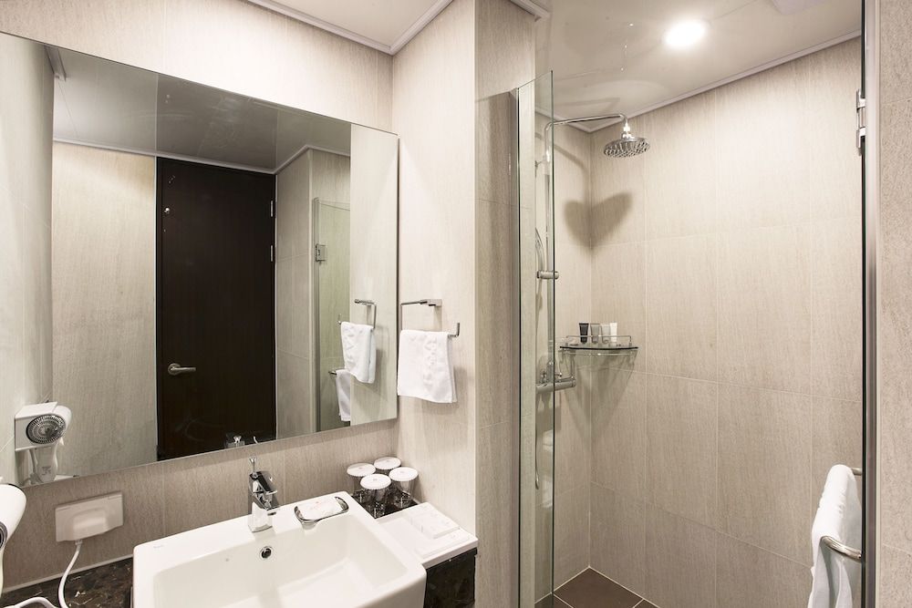 Ramada Jeju City Hall Room, 2 Twin Beds, Non Smoking 8